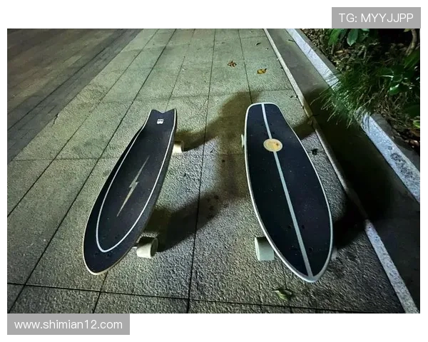 滑板深度解析南京滑板队的防守与反击策略揭秘